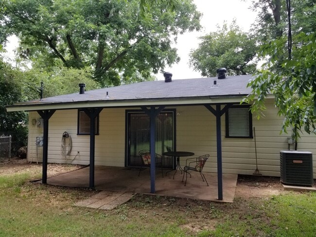 Building Photo - Shady Grove