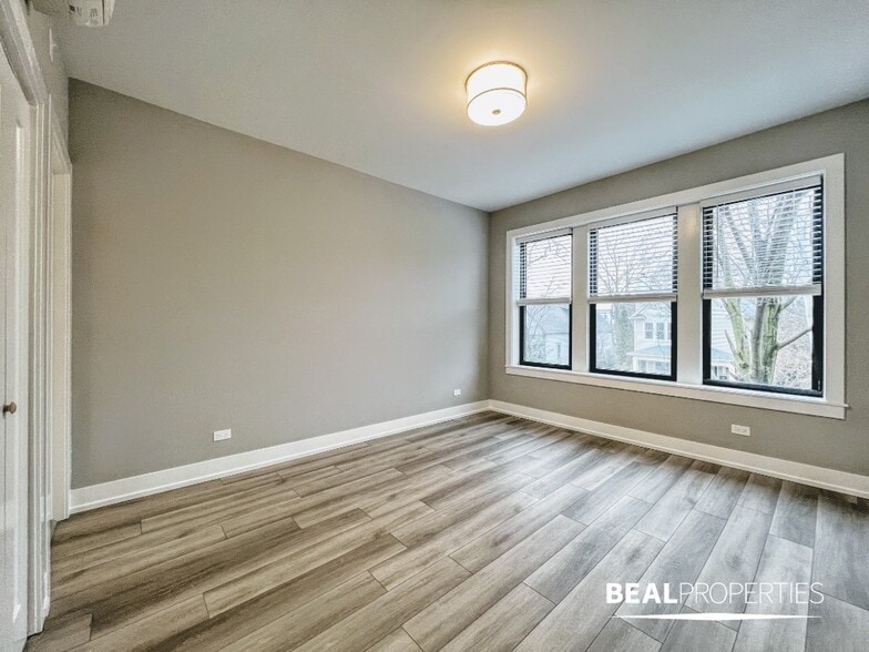 Building Photo - 3933-43 N Janssen