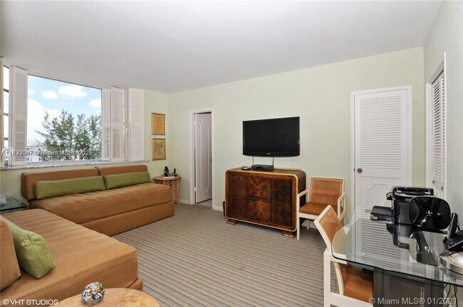 Building Photo - 9341 E Bay Harbor Dr