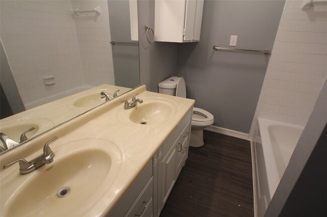 Building Photo - 5423 Farley Dr