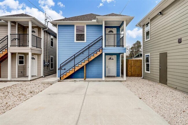 Primary Photo - 6214 Alderson St