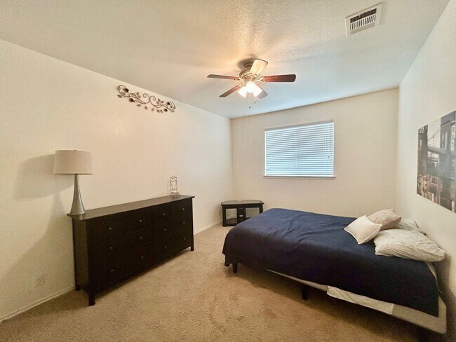 Building Photo - 5 BED/3 BATH GORGEOUS HOUSE FOR LEASE! AVA...