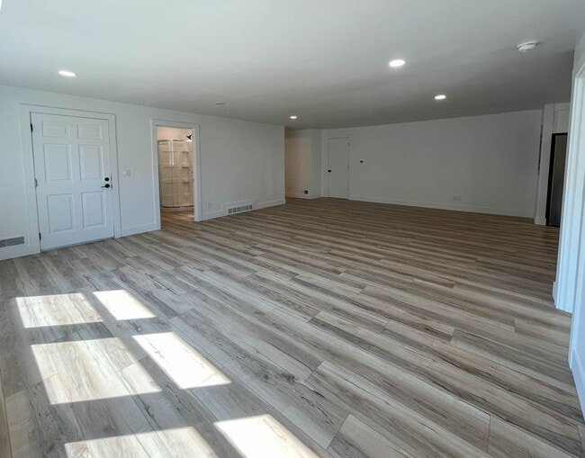 Building Photo - Charming NE Portland Apartment Near Parks, Shops & Transit