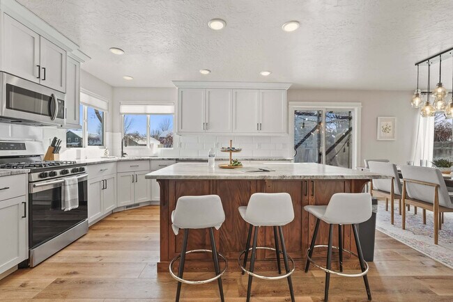 Building Photo - 2549 W Tango Creek Dr