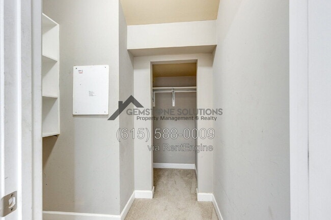 Building Photo - 1012 McKenna Dr