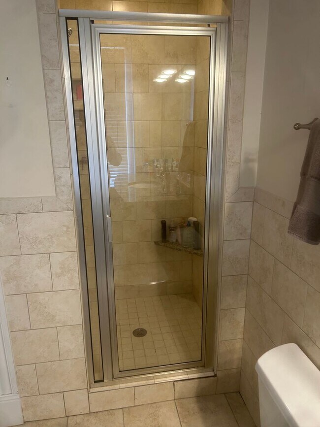 Building Photo - 3005 Monument Ave