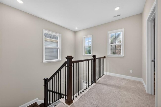 Building Photo - 1020 River Park Dr