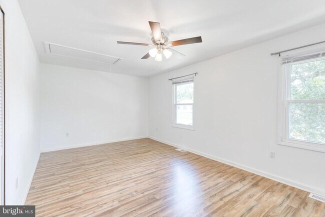 Building Photo - 2249 Four Seasons Dr