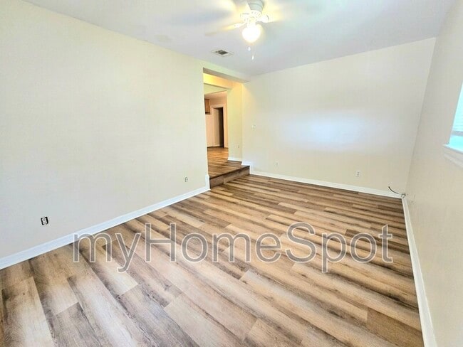 Building Photo - 909 Springbrook Ave