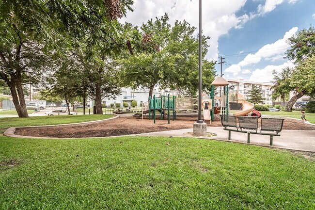 Building Photo - 1901 N Fitzhugh Ave