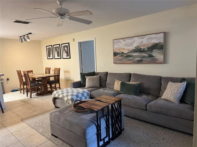 Building Photo - 8911 Manor Loop
