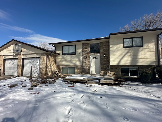 Primary Photo - Newly remodeled bi-level duplex in Wheat R...