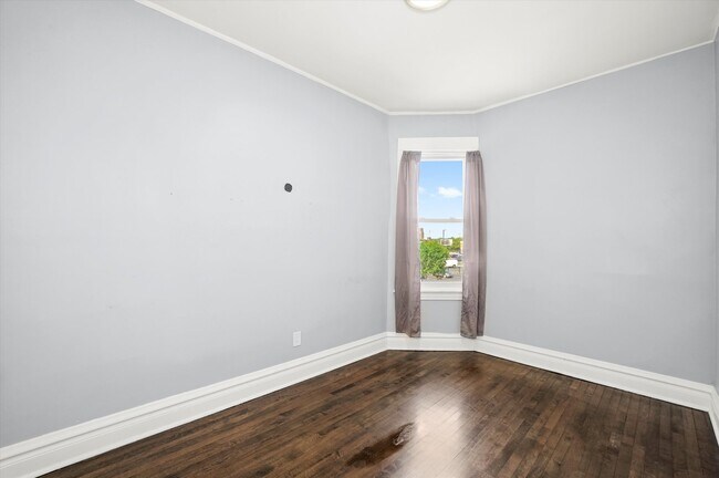 Building Photo - 1124 N Central Park Ave