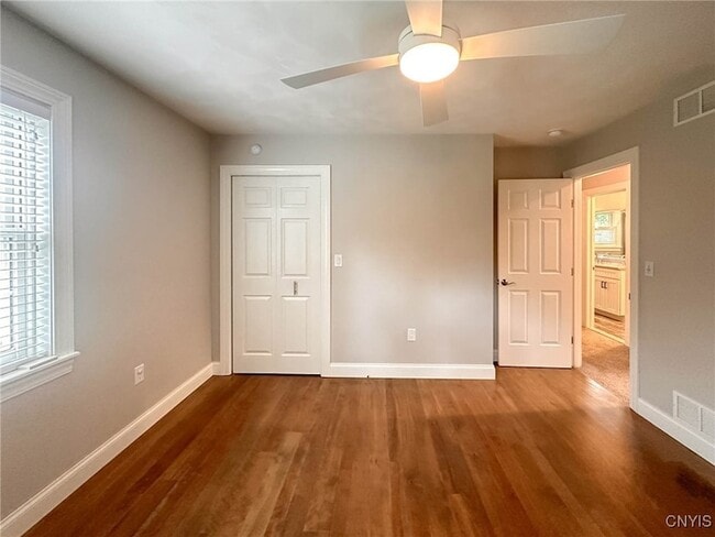 Building Photo - 97 1/2 Sanger Avenue Unit