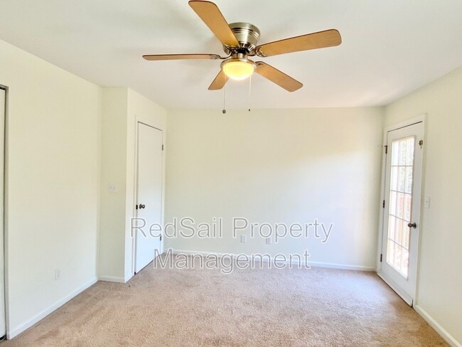 Building Photo - 839 Little Bay Ave