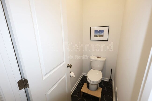 Building Photo - 2445 Ownby Ln