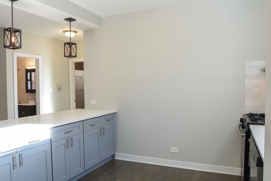 Building Photo - 2623 W Berwyn Ave