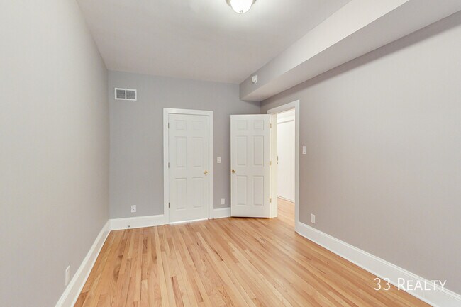 Building Photo - 936 Pleasant St