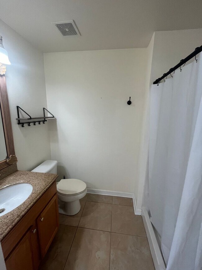 Building Photo - Beautiful Home with Spacious backyard
