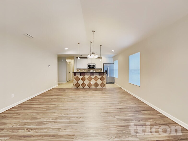 Building Photo - 4201 Broadstairs Dr SW