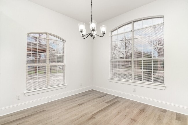 Building Photo - 2422 Vagas St
