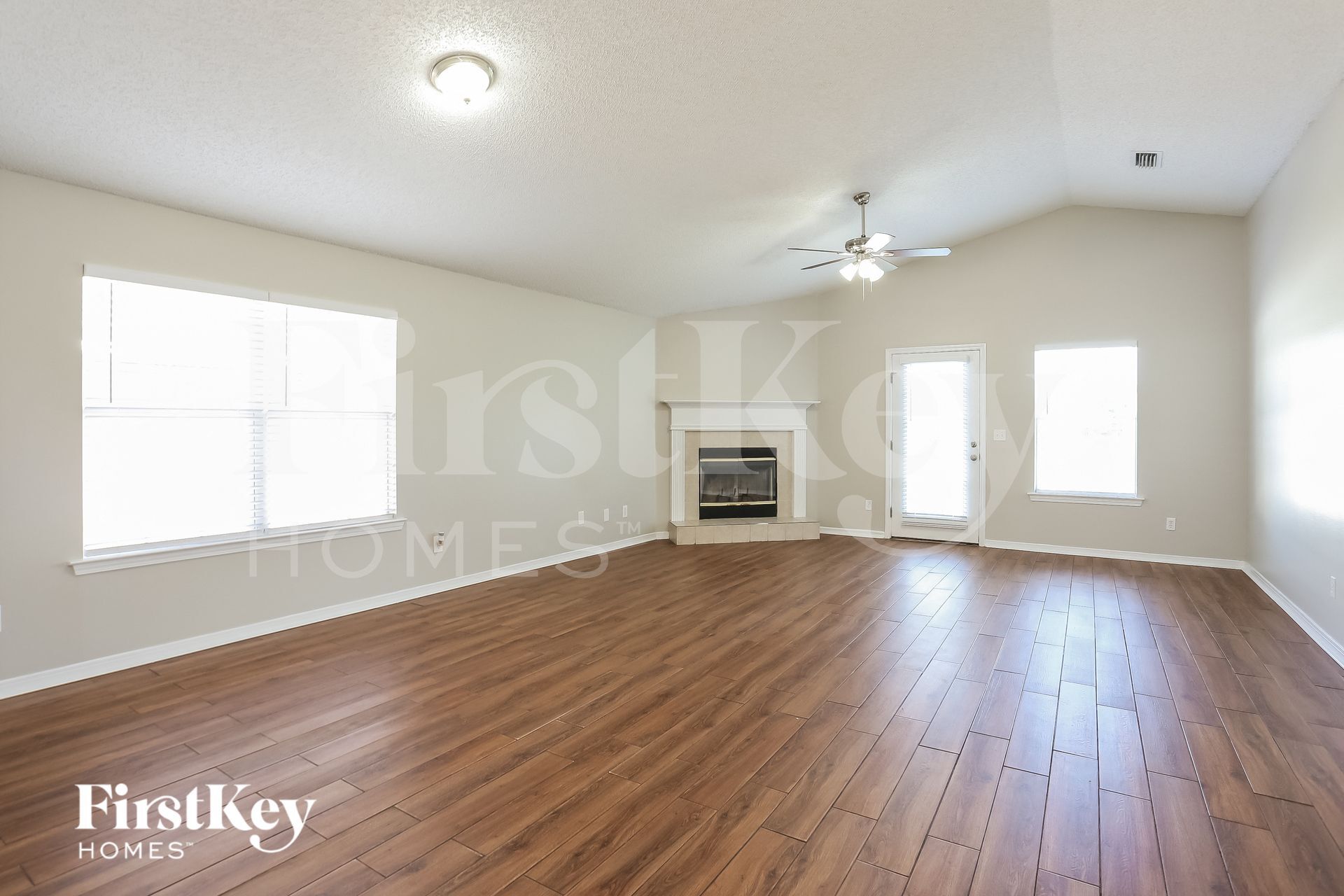 Building Photo - 2801 Cross Creek Dr