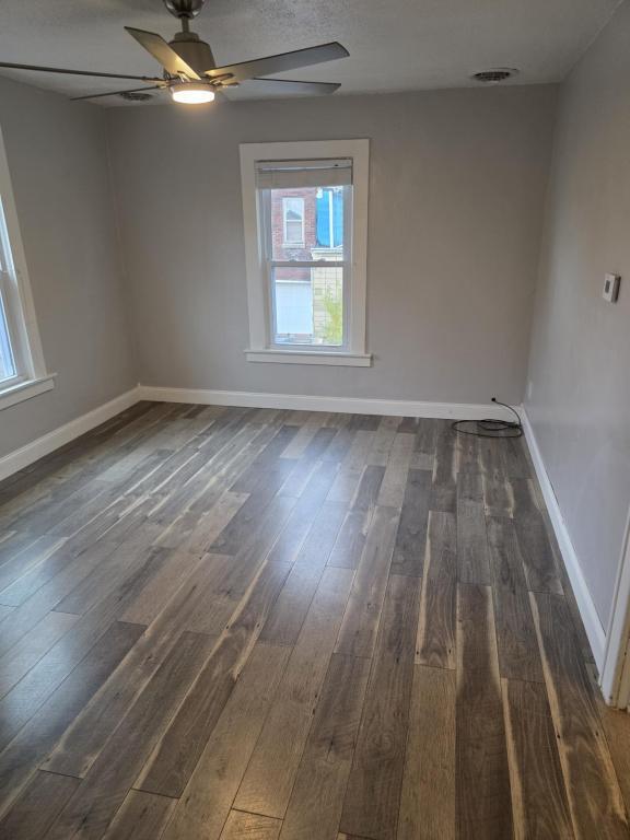 Building Photo - 128 Miller St