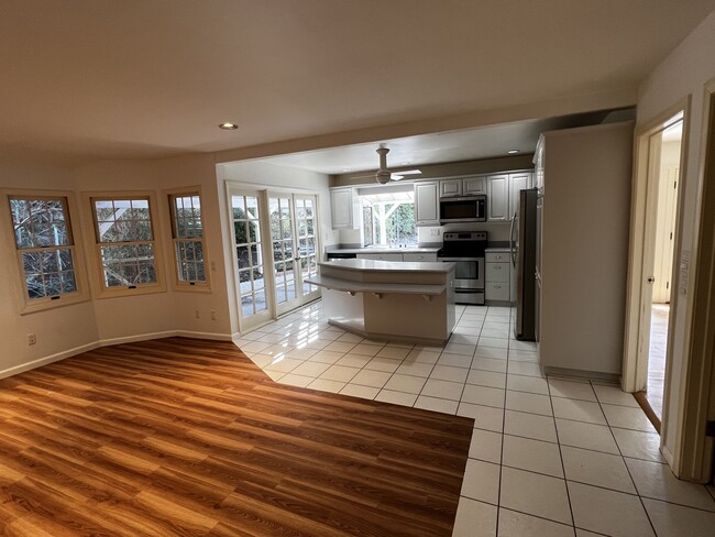 Building Photo - 11573 Viking Ave