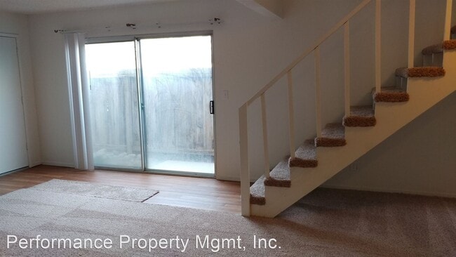 Building Photo - 3 br, 1 bath House - 76 W. Sierra Ave #108