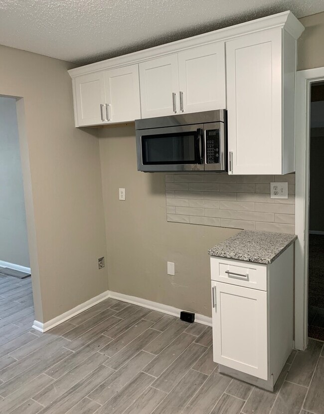 Building Photo - Beautifully Updated 3-Bedroom Home in Nort...