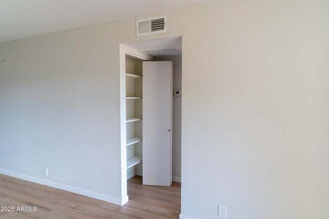 Building Photo - 4150 E Cactus Rd