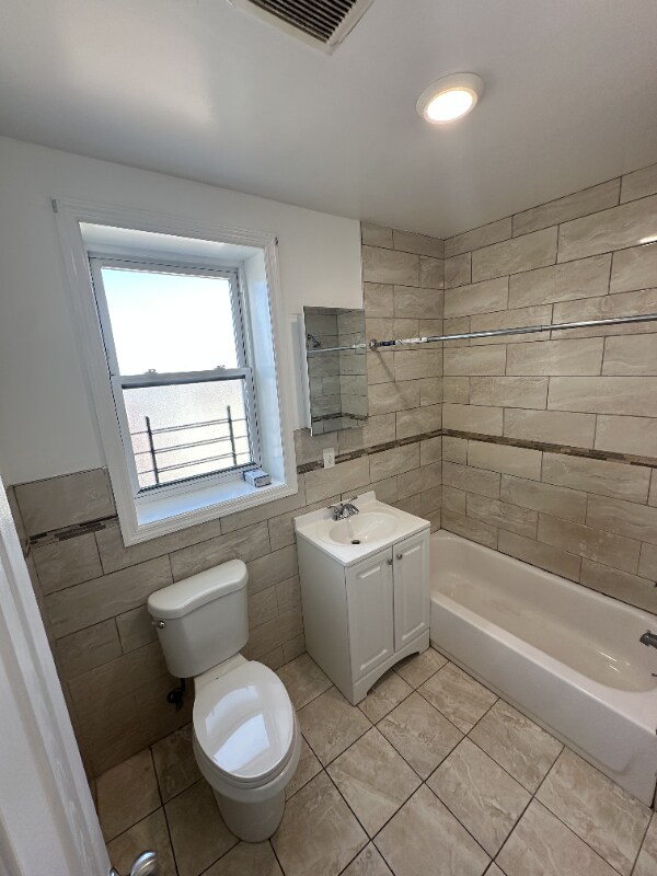 Building Photo - 147 Beech St