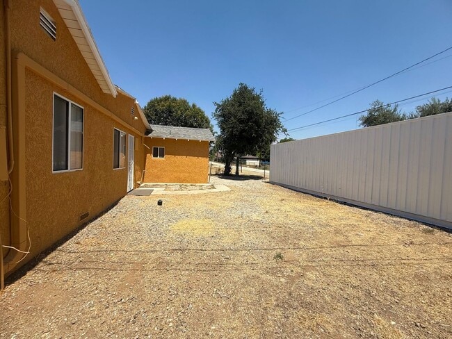 Building Photo - 3 Bedroom 2 Bathroom House in Beaumont, Ca.