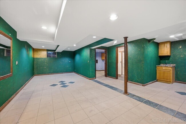 Building Photo - 13 Saddlewood Ct