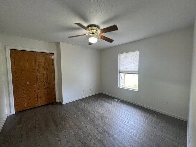 Building Photo - DEERFIELD SUBDIVISION MOVE IN READY! 3 Bedroom 2 Full Baths!