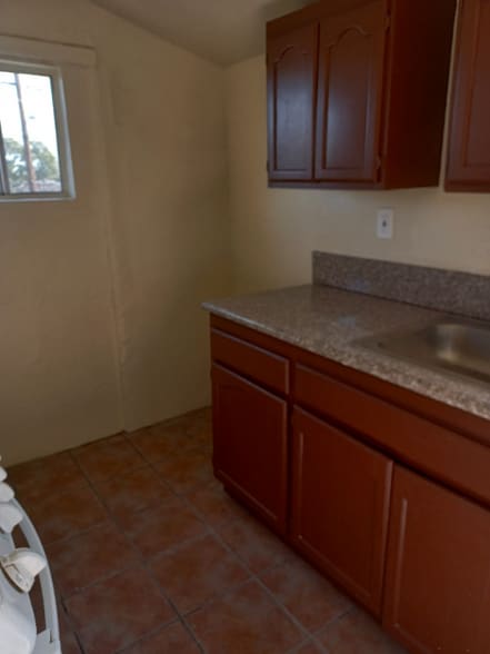 Building Photo - 1251 E 59th Pl