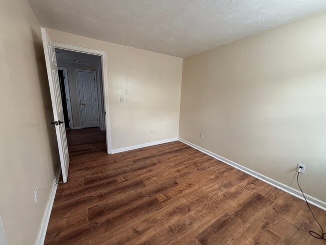 Building Photo - 118 Montclair Ave