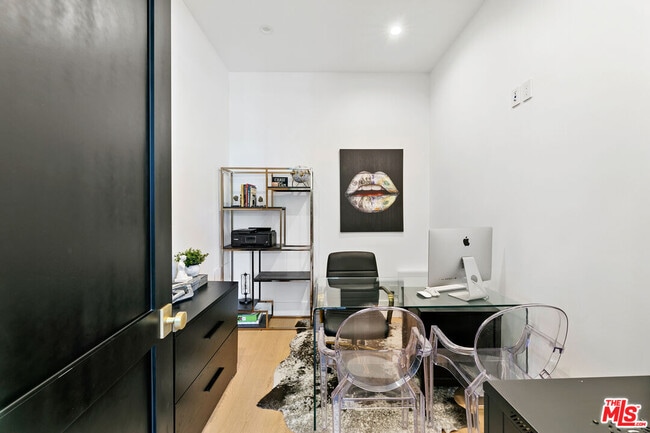 Building Photo - 5911 Beckford Ave