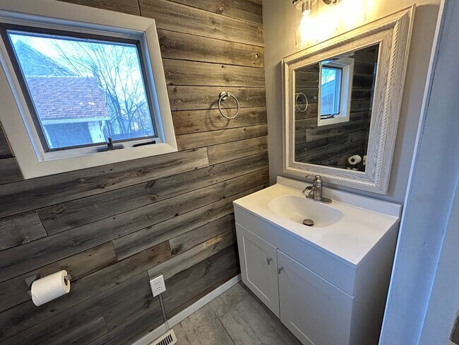 Building Photo - Stunning, Fully Updated 4 Bedroom, 2 Bath Home with Classic Charm!