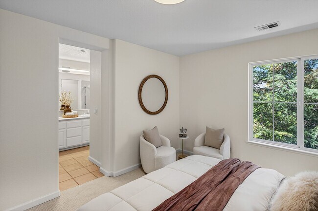 Building Photo - Available now, Townhouse in MV! $5,500