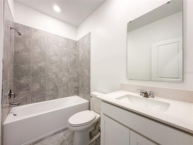 Building Photo - 417 Bogey Dr