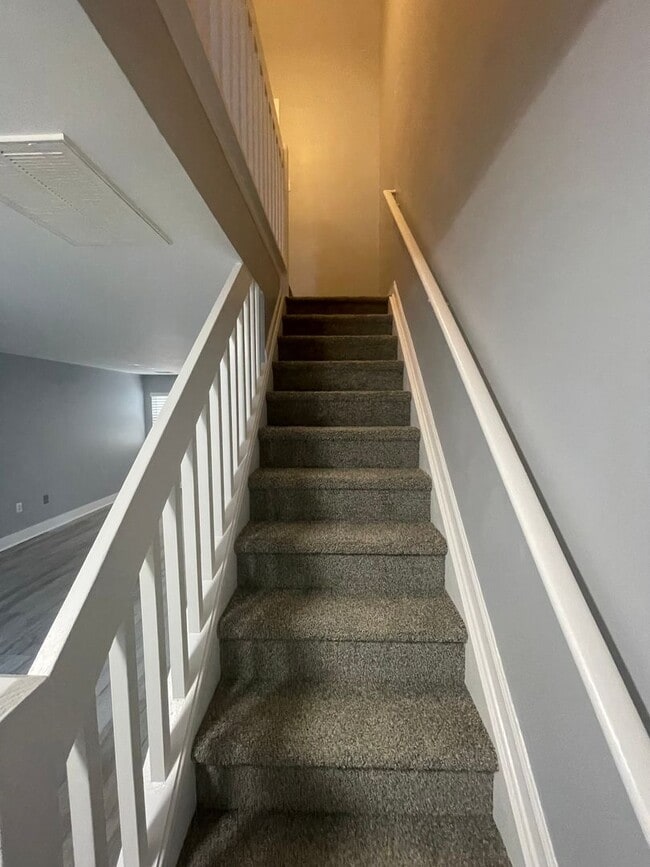 Building Photo - Adorable 2 bedroom 2.5 bathroom townhome |...