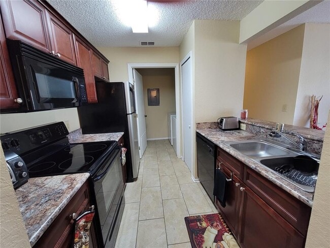 Building Photo - 3705 SW 27th St