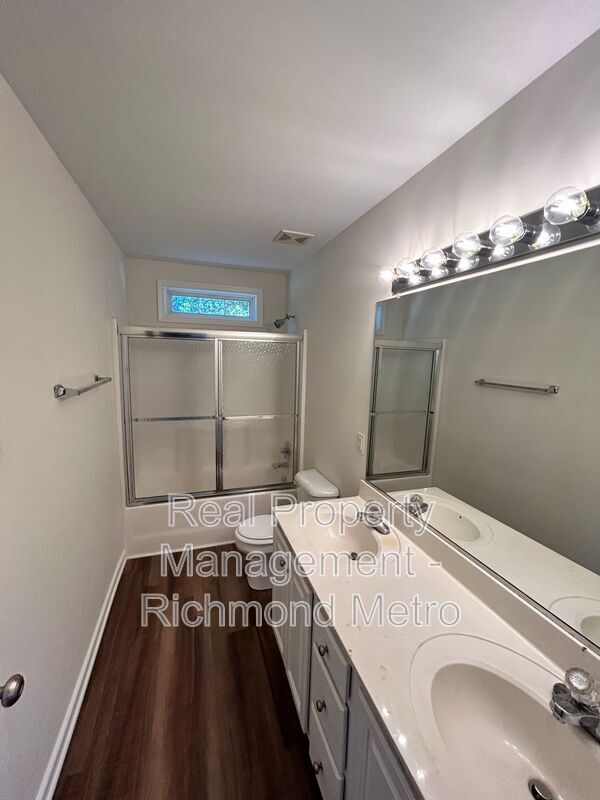 Building Photo - 402 Wilmer Ave