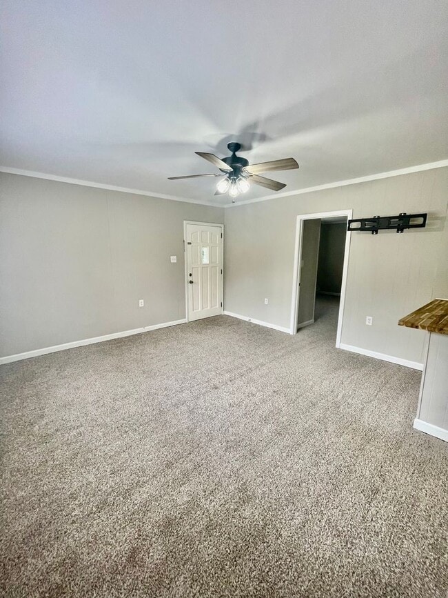 Building Photo - Don't miss out on this  2 bedroom 1 bath home . Located in Lincolnton .