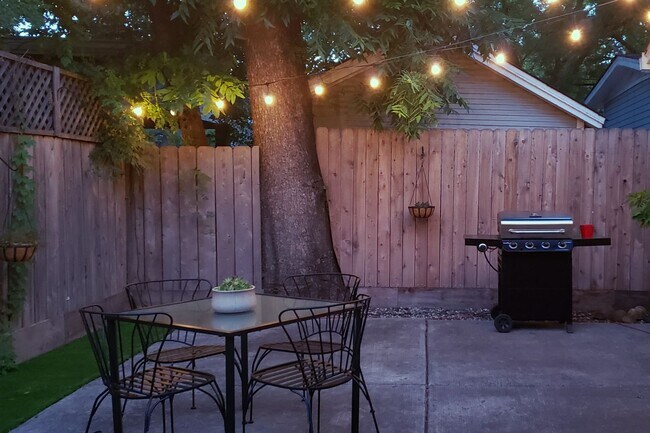 Building Photo - Available May 1st!  Bright Charmer in downtown Chico