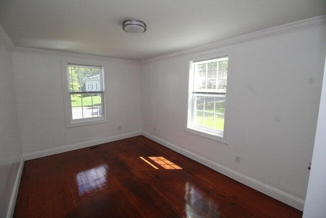 Building Photo - 96 Walnut Ln