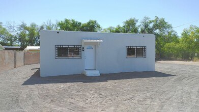 Building Photo - Newly Remodeled 3 Bedroom 2 Bath Home!