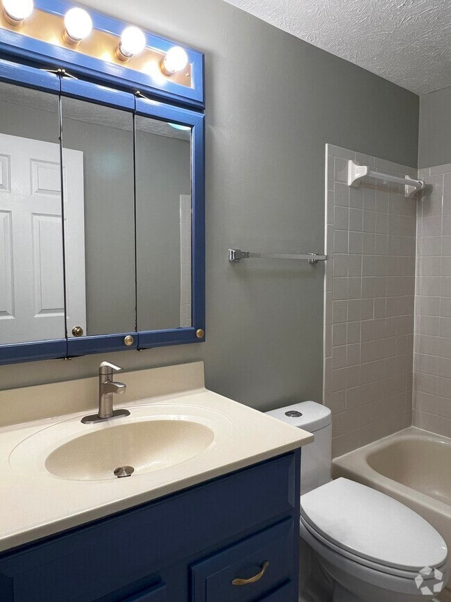 Building Photo - 561 Cascade Way