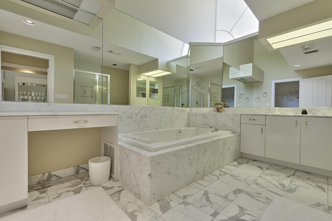 Building Photo - 392 Spyglass Way